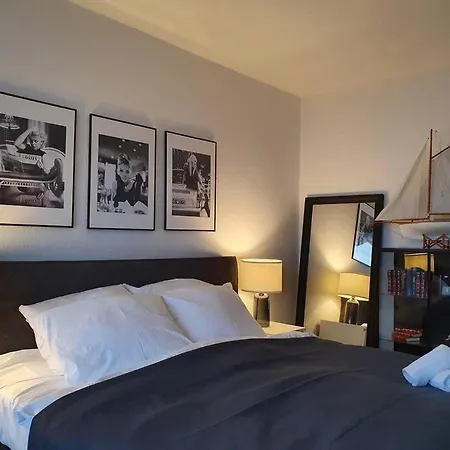 Penthouse Mit Einzigartigem Blick Ueber 아파트 에센